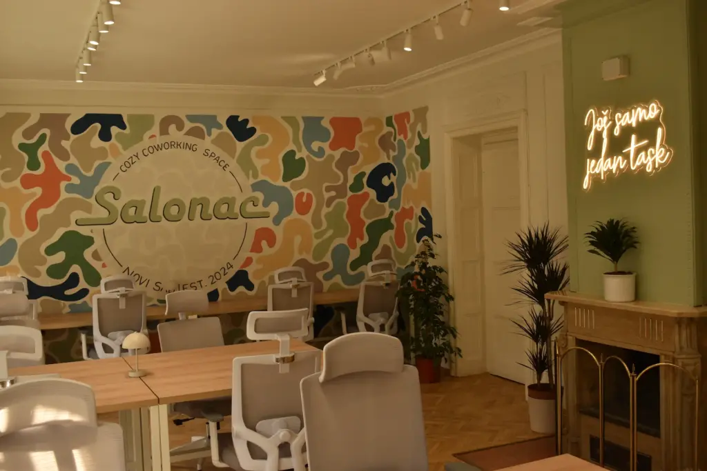 Salonac main room